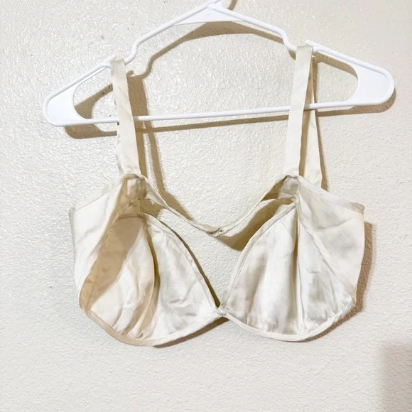 Deme By Gabriella Revolve Alyssa 3 Piece Co-Ord Set in Off White size medium - Picture 16 of 16